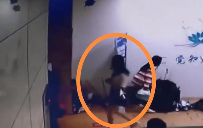 方已介入洗浴中心回应更多细节已曝光开元ky棋牌男子误入女澡堂后续！警(图4)