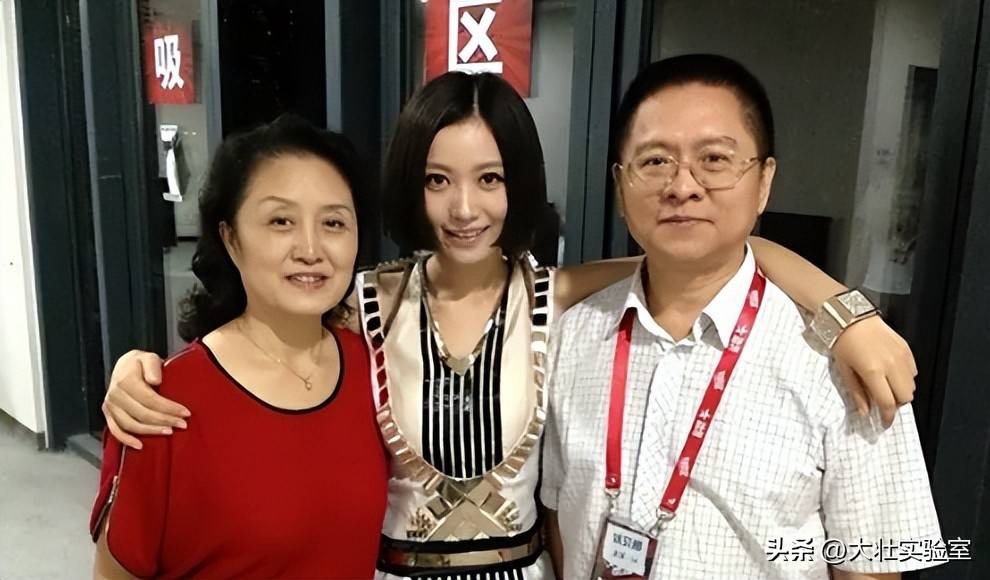 留下最后一张照片躺在病床上面容憔悴开元ky棋牌2015年姚贝娜病逝前(图17)