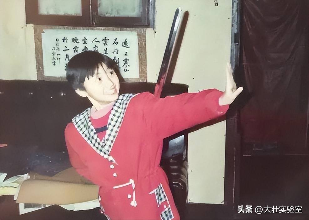 留下最后一张照片躺在病床上面容憔悴开元ky棋牌2015年姚贝娜病逝前(图19)